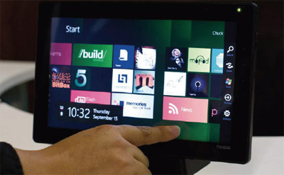 圖一 :   NVIDIA展示在ARM架構的平板裝置（使用NVIDIA的Tegra系列晶片）上執行Windows。圖中為Windows 8作業系統的消費者預覽版畫面，另有開發者預覽版。（圖片來源：ExtremeTech.com）