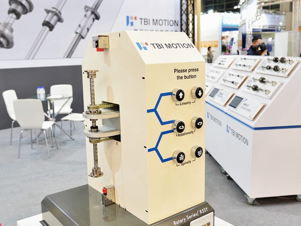 圖2 : 全球傳動強調包括半導體、3C、醫療等領域，向來是該公司的持續開拓的產業，同時持續研發微型線性滑軌、高導程滾珠螺桿等產品，以滿足高速精微化及客製化市場需求。（攝影：陳念舜）