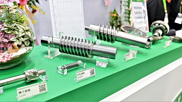 圖3 : 由於電動車皆使用齒輪箱來增加扭矩，所以具備磨削靜音齒輪的蝸桿砂輪磨齒機，就成為電動車齒輪製造商所需設備。（攝影：陳念舜）