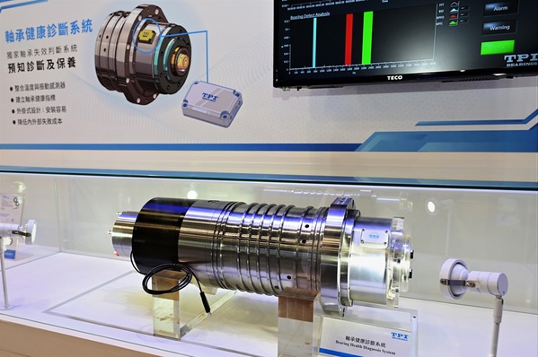 圖四 : 東培近來也陸續成功開發及推出內嵌/外掛式感測器，率先開發主軸專用「軸承健康診斷系統」，落實智慧主軸的預知保養與診斷。（攝影：陳念舜）
