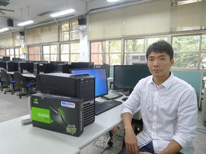 三重商工以麗臺NVIDIA Ｑuadro專業繪圖卡升級電腦製圖教室，圖為三重商工製圖科林家和老師