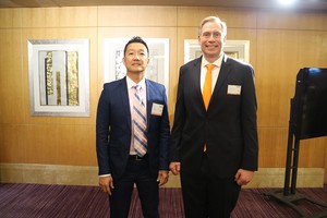 HDMI協會執行長Rob Tobias（右）與技術長Jeff Park（左）。（施莉芸/攝）