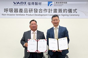 經濟部技術處促成工研院與愷得醫材（VADI）簽訂呼吸器產品研發合作合約。圖左為愷得醫材董事長黃朝枝，右為工研院生醫所所長林啟萬。