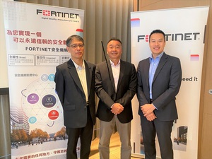 左起Fortinet北亚区技术总监 刘乙、北亚区总经理 陈鸿翔、台湾区总经理 吴章铭