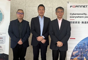 左起Fortinet 北亚区首席资安长鲲伟基、台湾区总经理吴章铭、北亚区资深技术总监刘乙