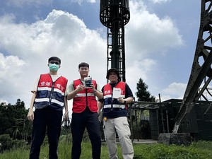 遠傳電信5G AI生態聲景蒐集器能透過5G、4G網路即時傳輸數百公里外的山林聲景資料到平地的AI監控中心；並無償出借中高海拔基地台供中研院研究團隊架設聲景蒐集器，解決器材供電問題。