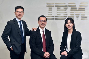 台湾 IBM 技术长庄士逸（中）